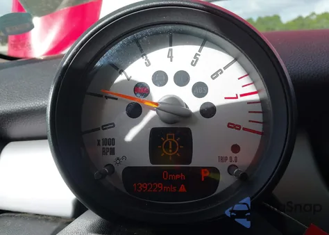 2013 Mini Hardtop Cooper из США, поврежденный, VIN WMWSU3C54DT548817